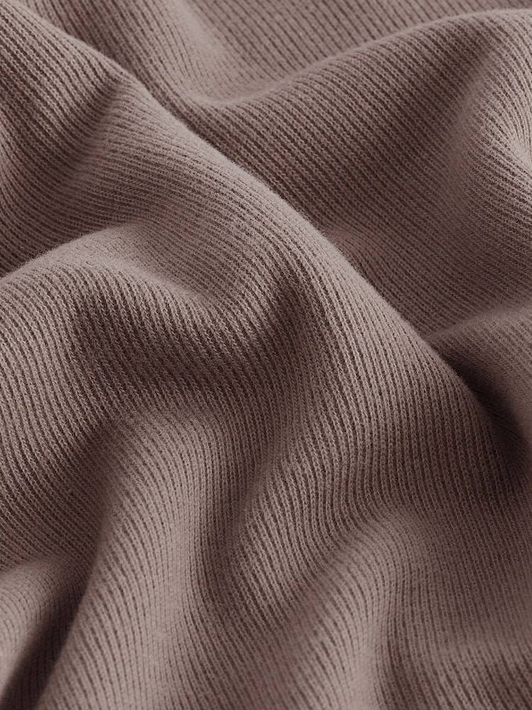 Neutral-Taupe - Kuscheliger Strick-Midirock mit Rippstruktur und Schlitz hinten - Bild 7 von 7