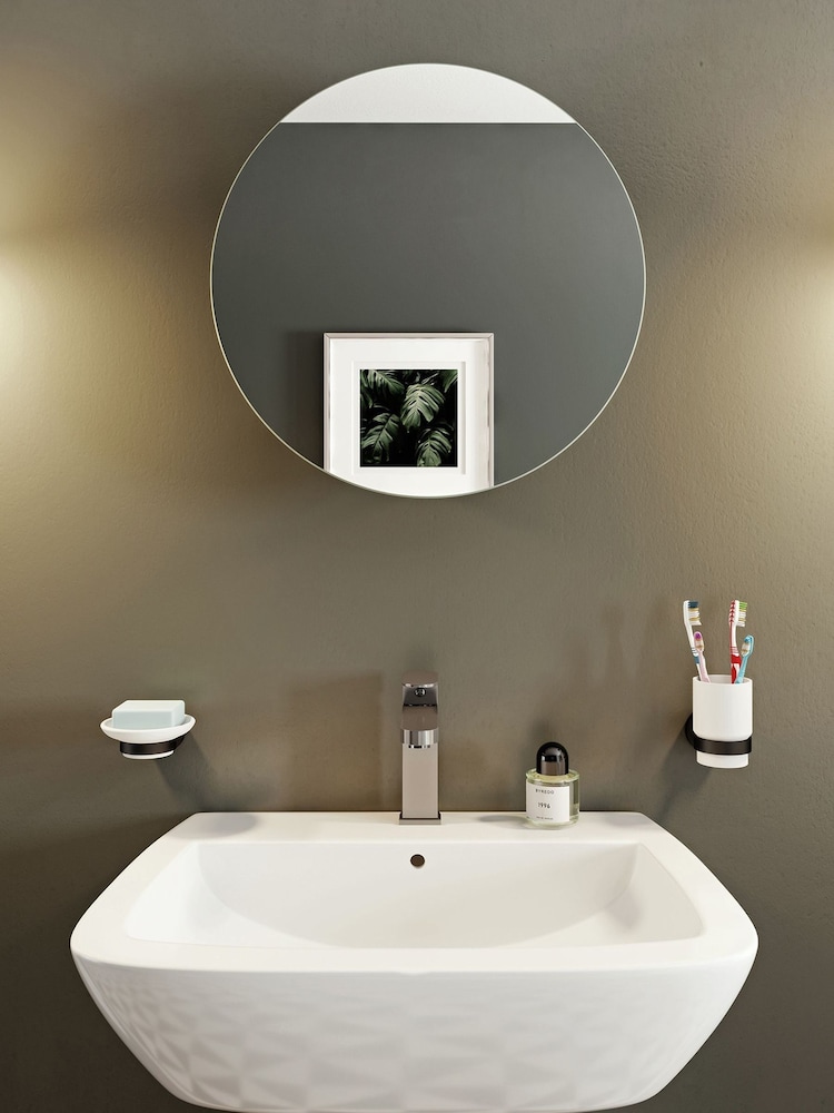 Croydex Severn Cabinet - Image 1 of 4