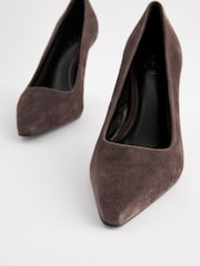 Čokoladno rjava - Forever Comfort® Leather Chisel Toe Heel Court Shoes - Slika 6 iz 8