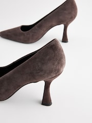 Čokoladno rjava - Forever Comfort® Leather Chisel Toe Heel Court Shoes - Slika 7 iz 8