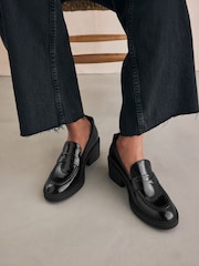 črna - Forever Comfort® Lakirani mokasini s peto - Slika 2 iz 8