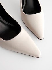 Kostno bela - Forever Comfort® Leather Chisel Toe Heel Court Shoes - Slika 6 iz 7