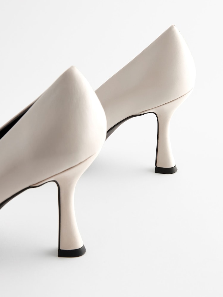 Kostno bela - Forever Comfort® Leather Chisel Toe Heel Court Shoes - Slika 7 iz 7 Kostno bela - Forever Comfort® Leather Chisel Toe Heel Court Shoes - Slika 7 iz 7