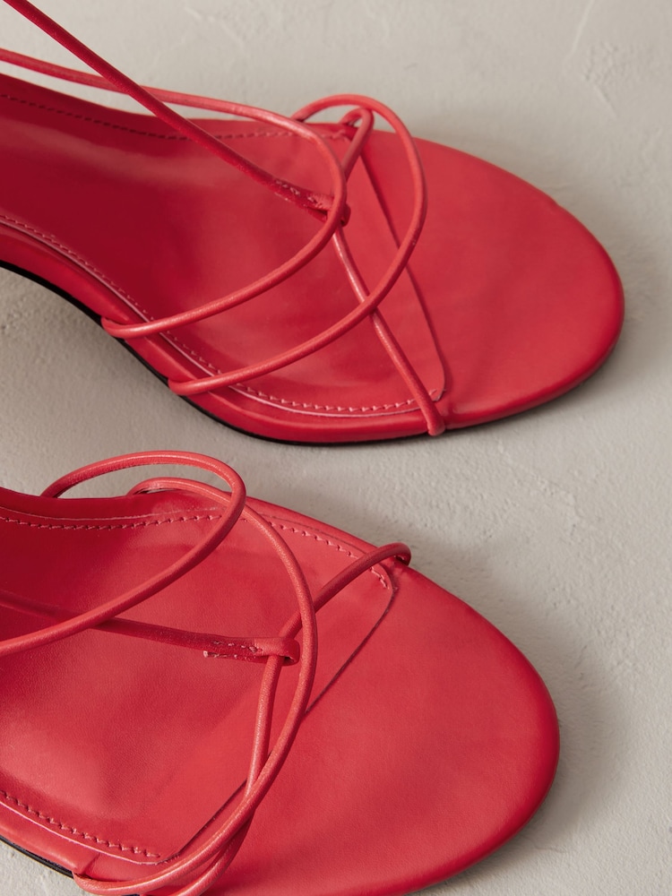Rot - Premium Riemensandalen aus Leder mit hohem Absatz - Bild 11 von 11 Rot - Premium Riemensandalen aus Leder mit hohem Absatz - Bild 11 von 11