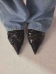 črna - Čevlji Forever Comfort Point Toe Knot Mules - Slika 3 iz 9