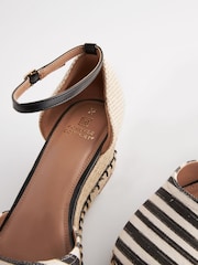Schwarz-weiß gestreift - Forever Comfort® Schuhe mit geschlossener Zehenpartie und Keilabsatz - Bild 5 von 7