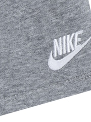 Серый - Nike Infant Small Logo Top and Shorts Set - Image 3 of 4