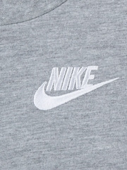 Серый - Nike Infant Small Logo Top and Shorts Set - Image 4 of 4