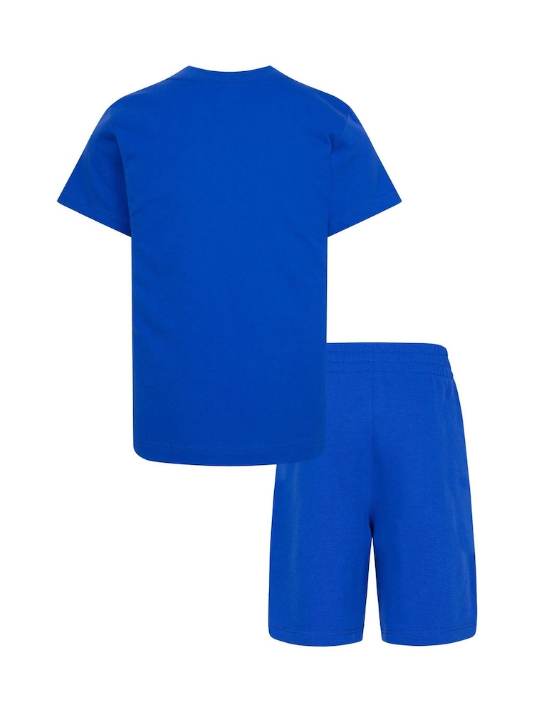Azul - Conjunto de camiseta y pantalones cortos para niños pequeños con logo pequeño de Nike - Imagen 2 de 5