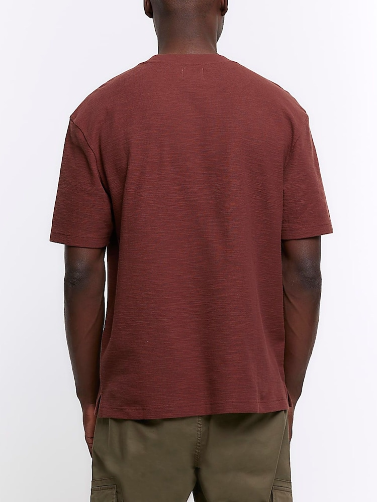 River Island Marron Regular Fit 100% Cotton Slub Pocket T-Shirt - Image 2 of 6 River Island Marron Regular Fit 100% Cotton Slub Pocket T-Shirt - Image 2 of 6