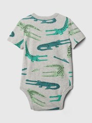 Grau, Kroko - Gap Baumwoll-Grafik-Bodysuit mit kurzen Ärmeln und Taschen ( Neugeborene-5 Jahre) - Bild 2 von 2