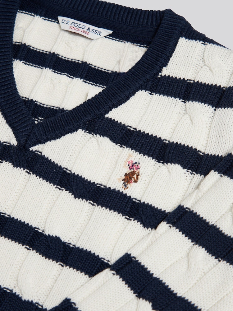 Crema - U.S. Polo Assn. V-Neck Striped Cable Knit Jumper - Imagen 2 de 2