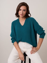 Celtic & Co. Studio Ribbed V-Neck Jumper - Attēls 1 no 7