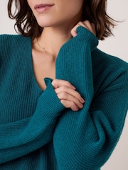 Celtic & Co. Studio Ribbed V-Neck Jumper - Attēls 4 no 7