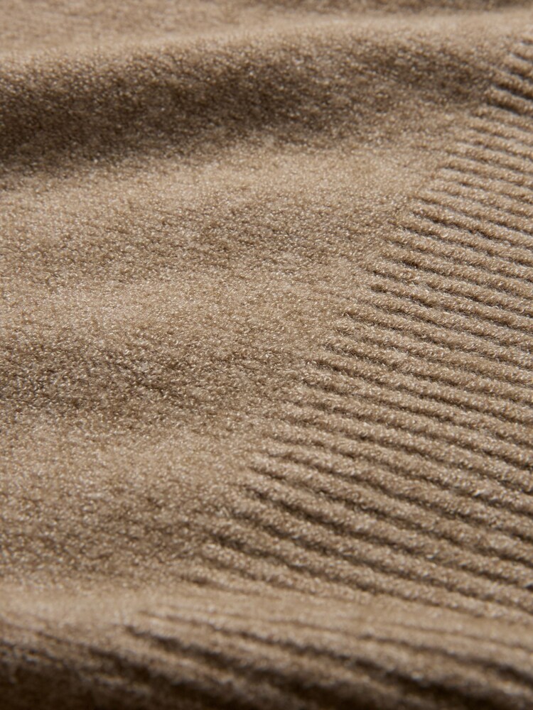 Celtic & Co. Studio Roll Edge Crew Neck Jumper - Bild 4 von 4 Celtic & Co. Studio Roll Edge Crew Neck Jumper - Bild 4 von 4