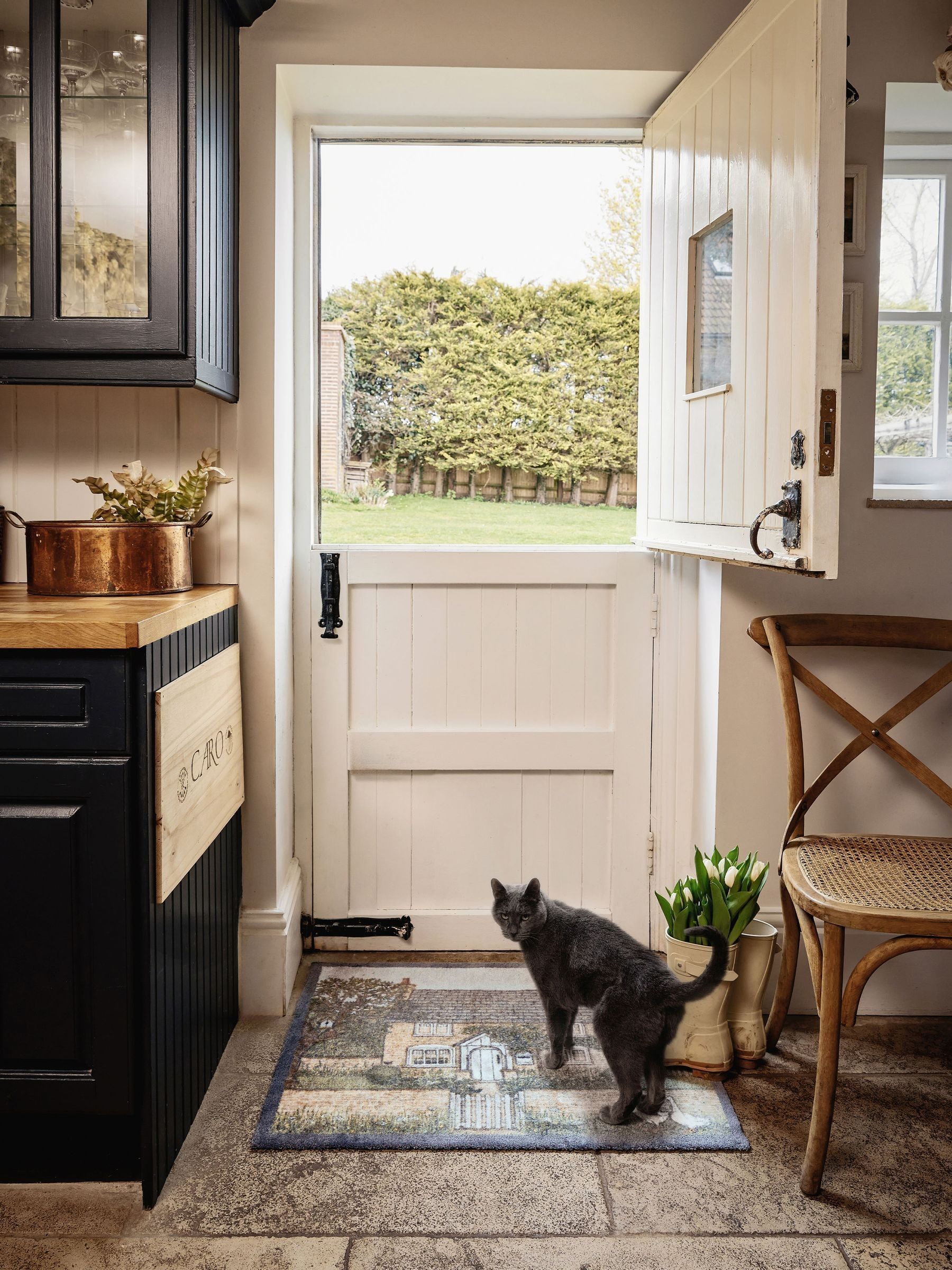 Hug Rug Grey Sally Swannell Country Cottage Mat