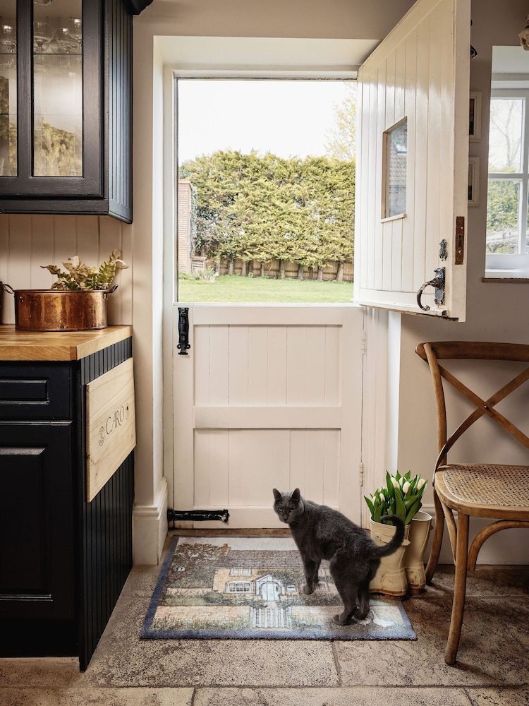 Hug Rug Grey Sally Swannell Country Cottage Mat - Image 1 of 3 Hug Rug Grey Sally Swannell Country Cottage Mat - Image 1 of 3