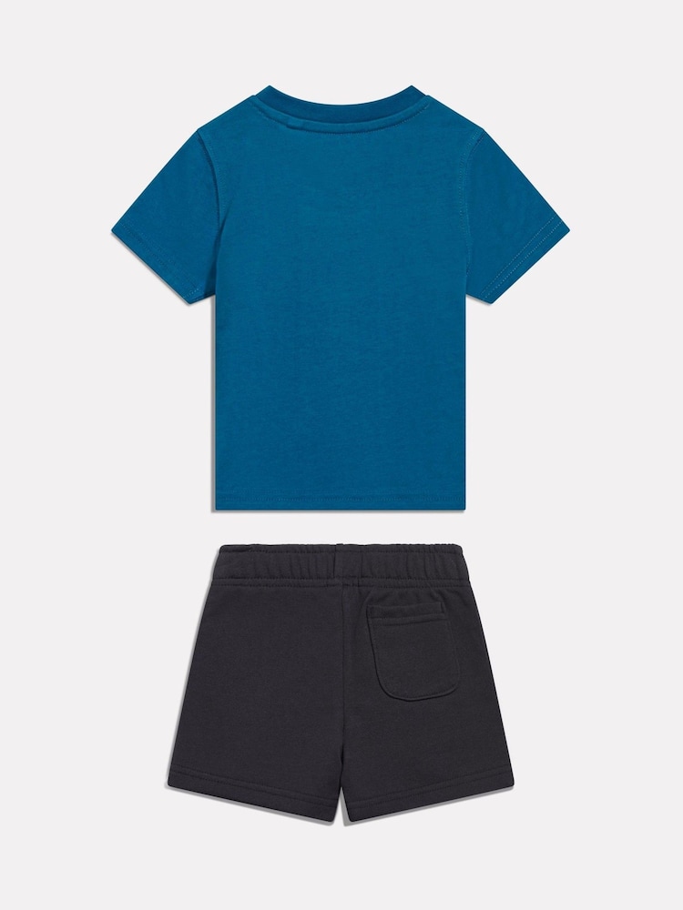 Ensemble t-shirt et short New Balance à motif superposé - Image 2 sur 4 Ensemble t-shirt et short New Balance à motif superposé - Image 2 sur 4