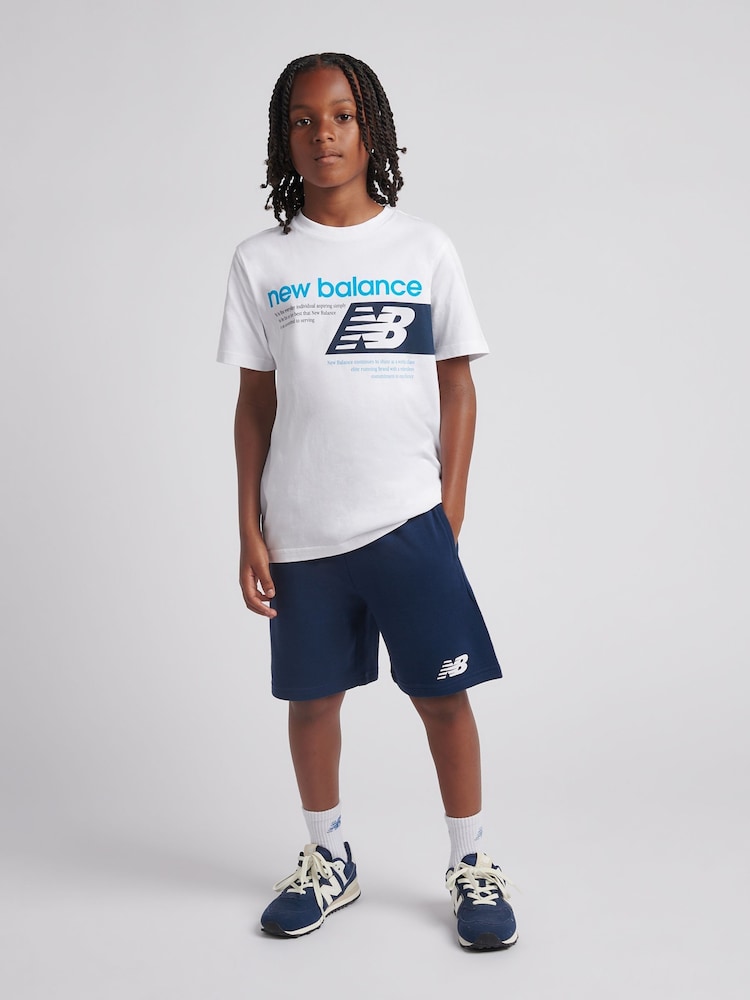 Футболка с принтом New Balance Athletics & комплект шорт - Изображение 1 8 Футболка с принтом New Balance Athletics & комплект шорт - Изображение 1 8