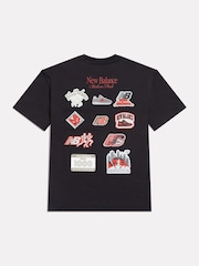 Svart - New Balance Sticker Pack Grafisk T-shirt - Bild 10 av 10