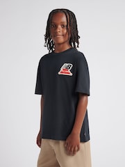 Svart - New Balance Sticker Pack Grafisk T-shirt - Bild 2 av 10