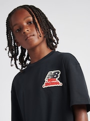 Svart - New Balance Sticker Pack Grafisk T-shirt - Bild 4 av 10