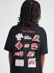 Svart - New Balance Sticker Pack Grafisk T-shirt - Bild 6 av 10