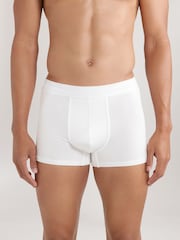 أبيض - شورت بوكسر من Reiss Che CHÉ Studios بألياف TENCEL™ - صورة 1 من 5