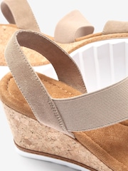 Taupe - Forever Comfort® Schuhe mit Keilabsatz und elastischen Riemen - Bild 4 von 4