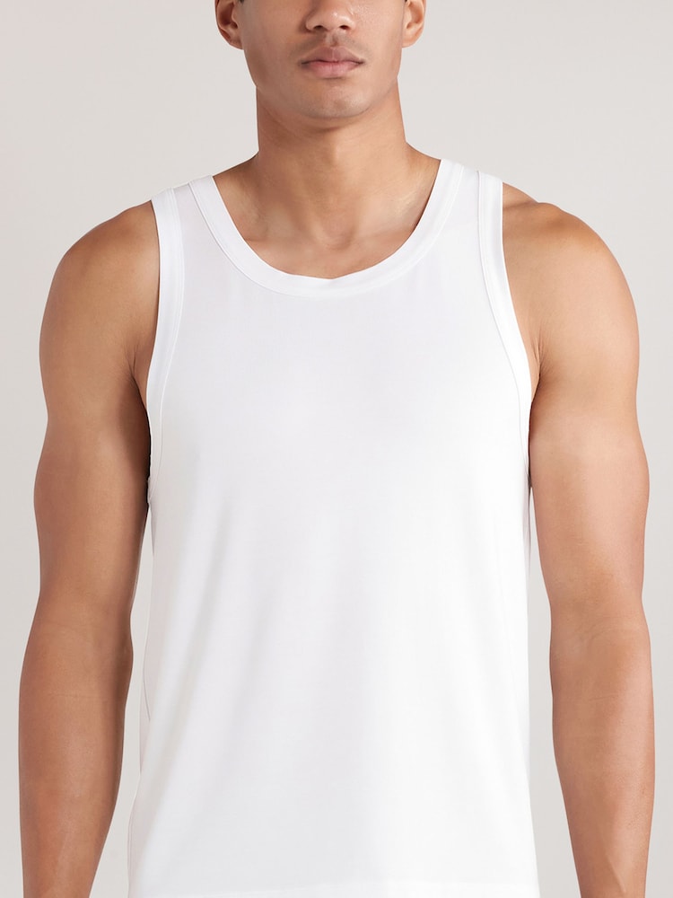 Reiss White Che CHÉ Studios Crew Neck Vest with TENCEL™ Fibers - Image 1 of 3