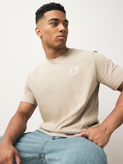 Кремовый - Футболка в спортивном стиле с логотипом на груди слева Under Armour - Image 1 of 5