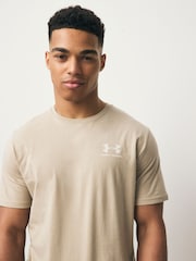 Кремовый - Футболка в спортивном стиле с логотипом на груди слева Under Armour - Image 4 of 5