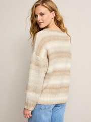 Neutrale Farbe - Pullover mit Spacedye-Streifen und Pailletten - Bild 4 von 7
