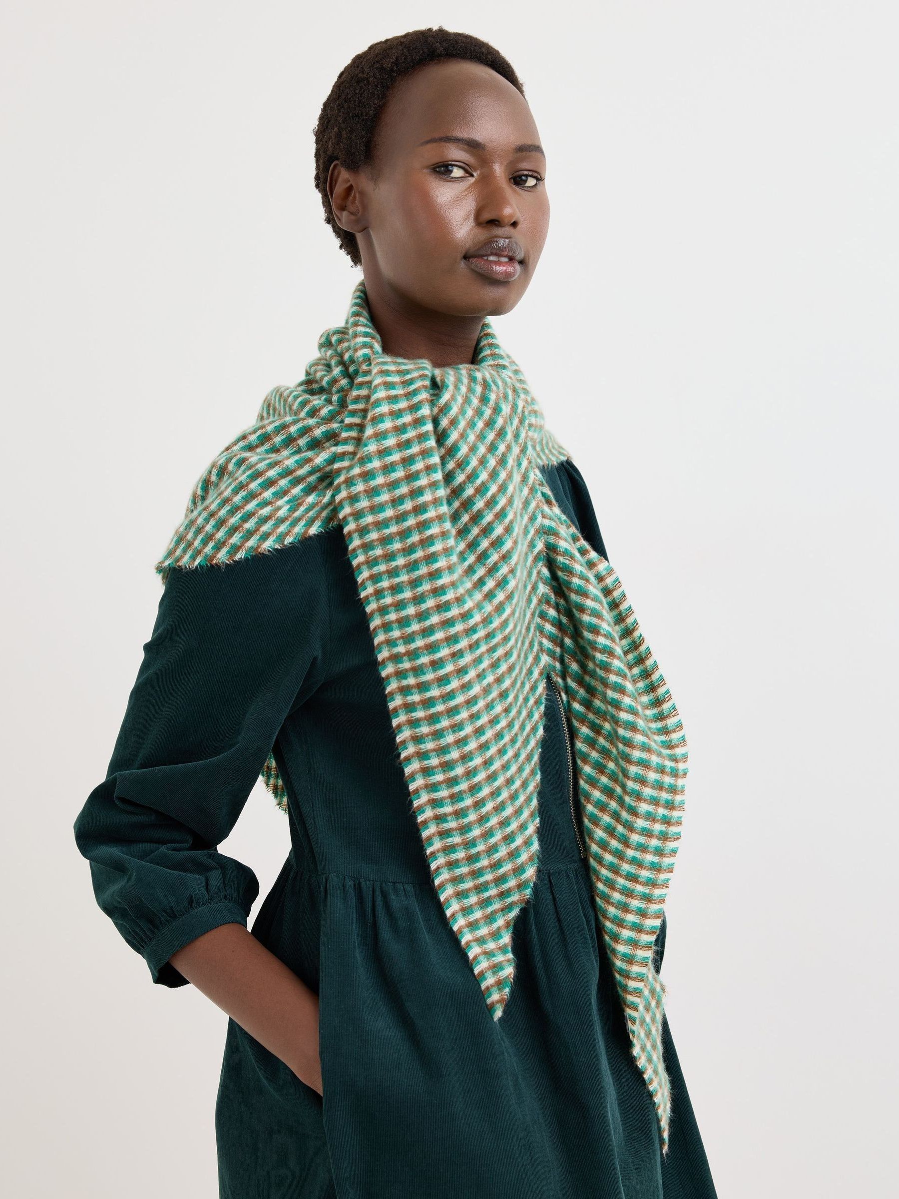 Comprar Oliver Bonas Checked Midweight Triangle Scarf from Next Brazil