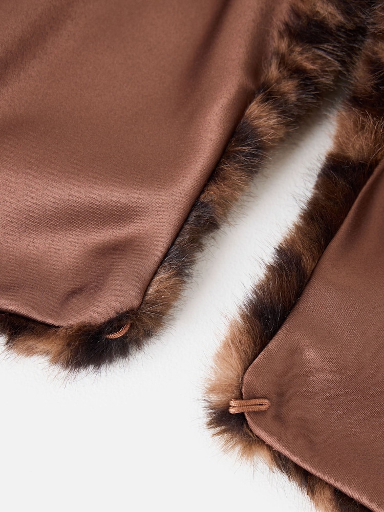 Oliver Bonas Animal Print Faux Fur Collar Scarve - صورة 4 من 4 Oliver Bonas Animal Print Faux Fur Collar Scarve - صورة 4 من 4