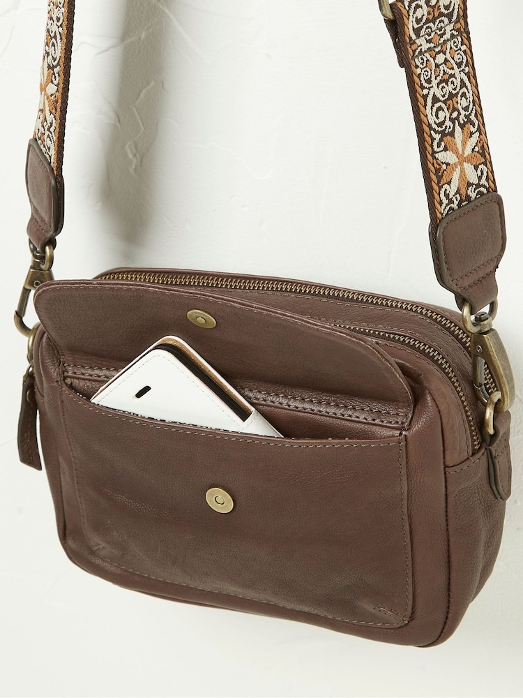 FatFace Brown The Oslo Camera Cross-body Bag - Image 2 of 5 FatFace Brown The Oslo Camera Cross-body Bag - Image 2 of 5