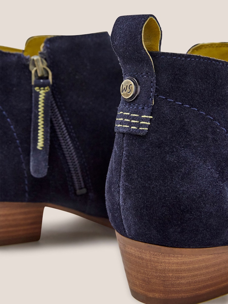 Blau - White Stuff Stiefeletten aus Veloursleder in weiter Passform - Bild 4 von 4 Blau - White Stuff Stiefeletten aus Veloursleder in weiter Passform - Bild 4 von 4