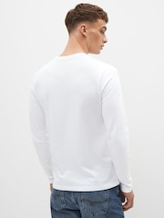 Чисто-белый - Футболка Lyle & Scott из хлопка с длинным рукавом - Изображение 2 из 4