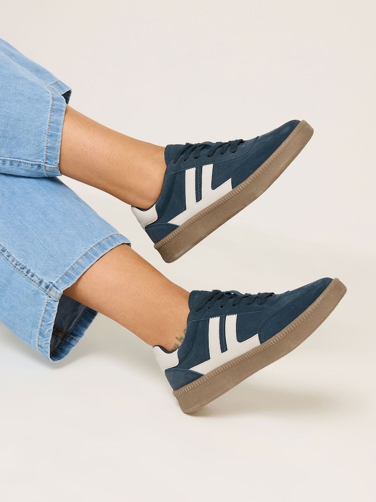 Yours Curve Side Panel Trainers In Extra-Wide EEE Fit - 圖片 1，共 4