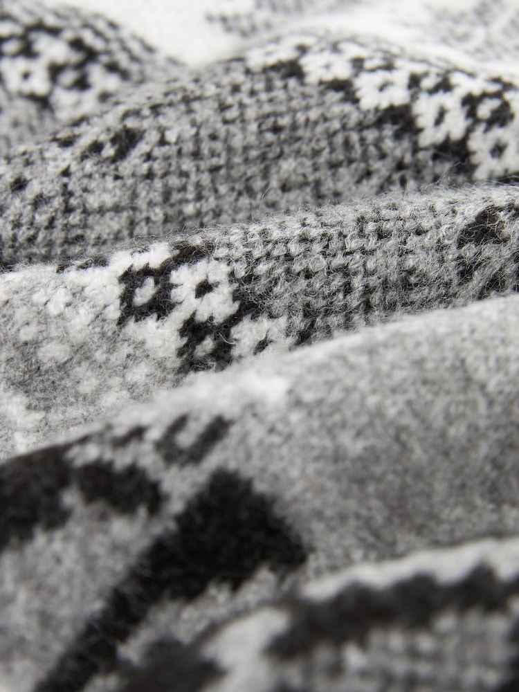 Black/White Regular Reindeer Christmas Mens Knitted Jumper - Image 6 of 6