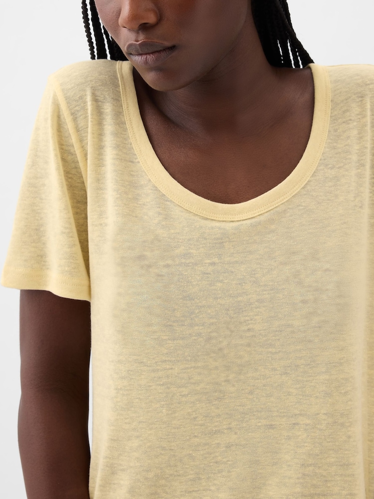 Gap Yellow Linen Blend Short Sleeve Scoop Neck T-Shirt - Image 4 of 4 Gap Yellow Linen Blend Short Sleeve Scoop Neck T-Shirt - Image 4 of 4