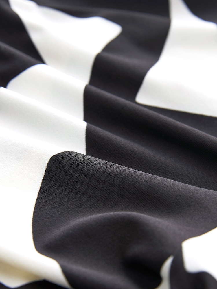 Black Geo Long Sleeve Draw Hem Blouse - Image 6 of 6