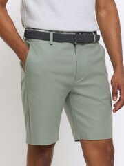 Verde - Pantalones cortos tipo chinos de corte slim con cinturón 100% algodón de River Island - Imagen 3 de 3