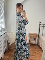Style Cheat Green Sasha Corsage Detail Maxi Dress - Image 2 of 4