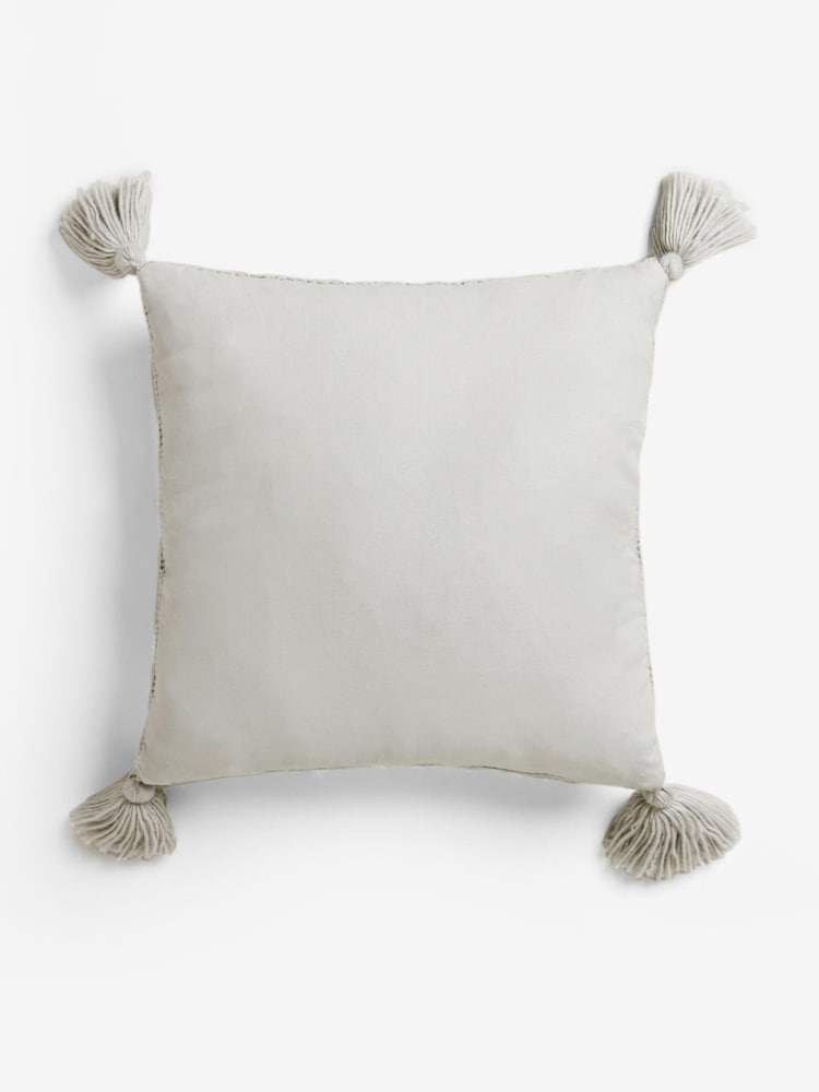 Coussin à bordures en maille à glands - Image 3 of 4