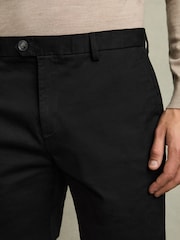 Negro - Pantalones cortos chinos informales de estilo corto Wicket S de Reiss - Imagen 4 de 6