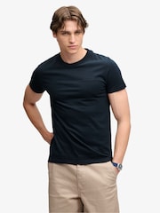 أزرق داكن أزرق - تيشرت أساسي بشعار الشركة من Superdry - صورة 1 من 6