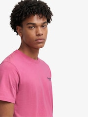 Rosa - Camiseta básica con logotipo Serif bordado de Superdry - Imagen 5 de 6