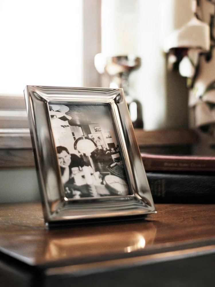Robert Welch Stainless Steel Vale Photo Frame 6x4 - Image 1 of 3 Robert Welch Stainless Steel Vale Photo Frame 6x4 - Image 1 of 3