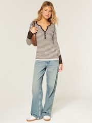 Brun - Hollister Henley Stripe Long Sleeve Top - Billede 3 af 4